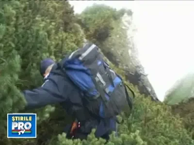 Cutia neagra a elicopterului prabusit in Bucegi nu a fost inca gasita