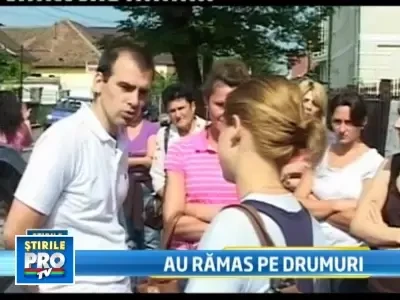Au mintit ca vand case si au fugit cu banii! O pagubita e in greva foamei
