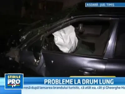 Din cauza oboselii un barbat s-a izbit cu masina de un cap de pod