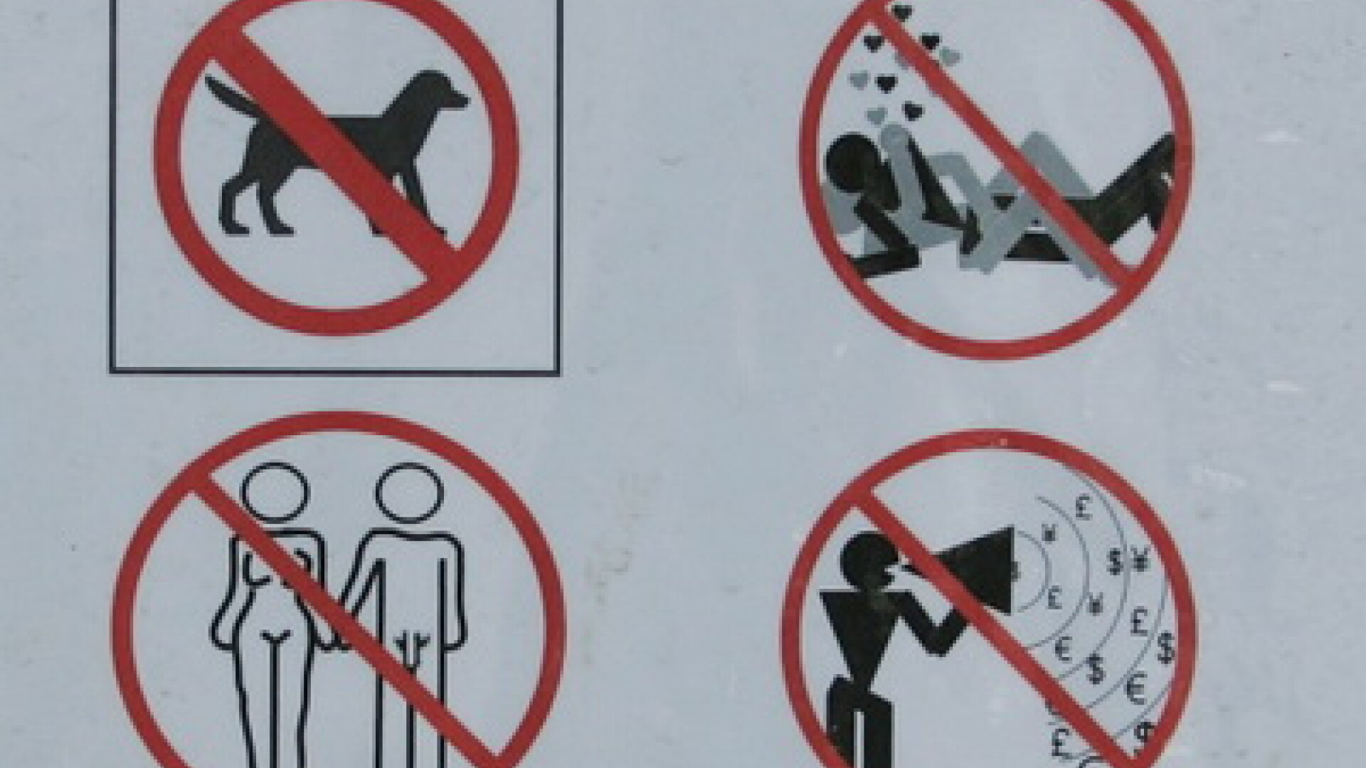 Bulgarii sunt pudici: au pus panou cu "Sexul interzis" in parcul Academiei