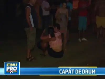 2 pescari morti. Masina in care se aflau a rupt un stalp si s-a rasturnat