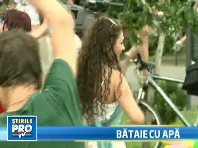 "Bataie" cu apa, chiar in centrul Bucurestiului. Afla cum a fost posibil!