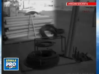 Un copil de 3 ani a supravietuit dupa ce a cazut de la etajul 3. Vezi faza