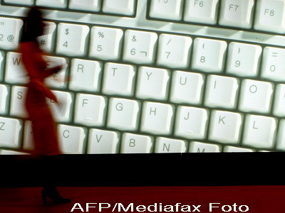 Iata ce microbi colcaie in tastatura calculatorului sau a telefonului