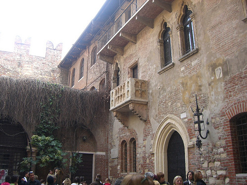 Secretarii Julietei din Verona. La ei ajung mii de scrisori de dragoste