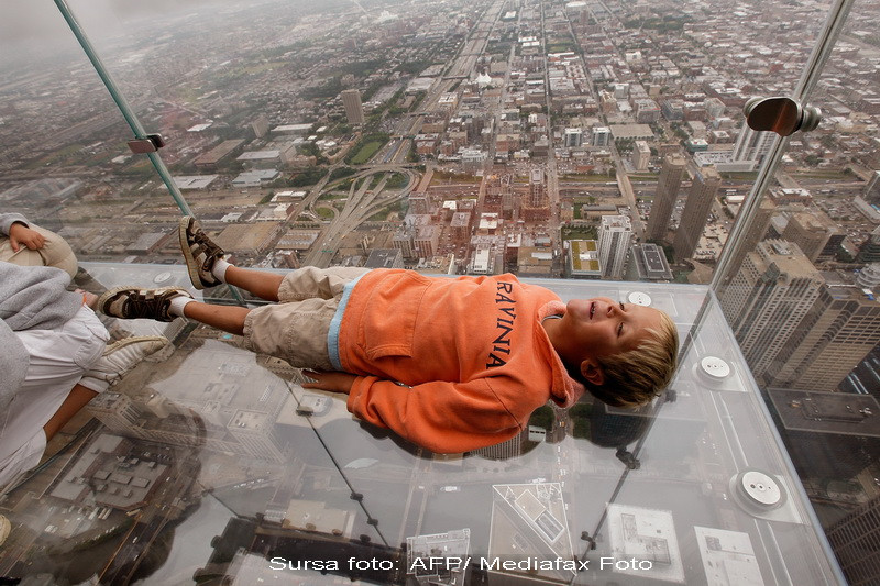 Pe acoperisul lumii! Chicago vazut de la 400 m inaltime! FOTO INCREDIBILE