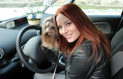 Laura Cosoi va face turul Romaniei la volanul masinii