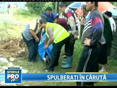 O masina de teren a lovit o caruta. Doi oameni si-au pierdut viata