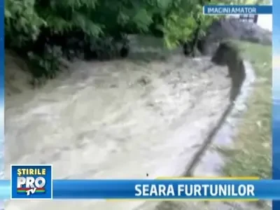 Furtunile au maturat Moldova. In Timis, un om a murit lovit de fulger