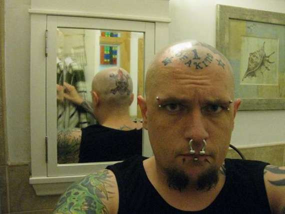 Tatuat si belciugat. Din om normal, monstru in doar doi ani