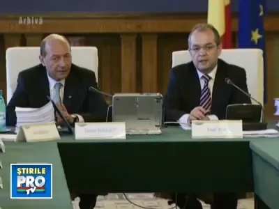 Basescu:O tara ce ia imprumuturi sa-si plateasca salariile e de mana a doua