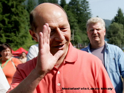 Basescu explica de ce nu si-a mai donat salariul pe luna iulie