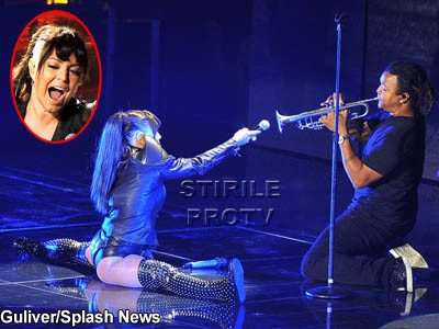 Si Fergie e sexy! Si stie sa faca si spagatul!