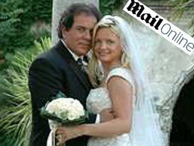 Avea doua, sa nu-l ploua! Sot bigam dat in vileag de pagina de Facebook