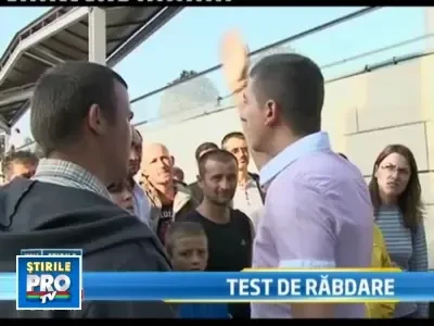 Cozi uriase in fata serviciului de pasapoarte din Timisoara