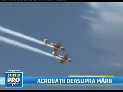 Spectacol aviatic la Mamaia. Cei mai priceputi piloti au brazdat cerul