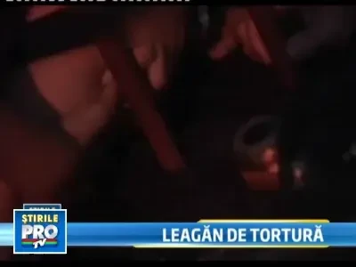 O fetita a ramas blocata intr-un leagan din parc. De vina ar fi chiar ea