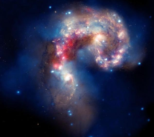 Impresionant! Doua galaxii se ciocnesc in spatiu!