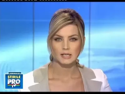 Un insotitor de bord enervat de un pasager, a iesit pe evacuarea de urgenta