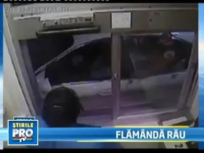 I-a batut pe angajatii unui fast food pentru ca nu i-au dat mancarea dorita