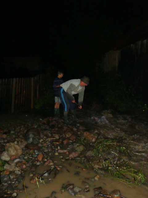 Rupere de nori in Harghita! Strazile au devenit adevarate rauri!