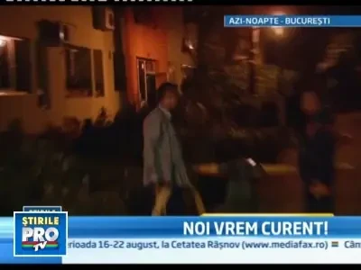 Nervosi ca nu au curent de 2 zile, au iesit in strada sa protesteze