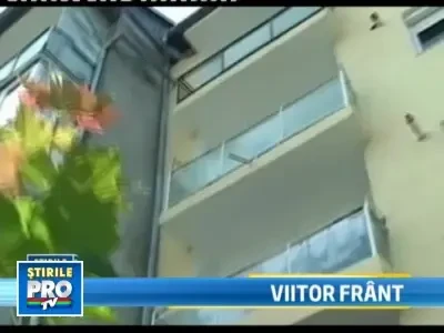 A vrut sa scape de fostul iubit, insa a cazut in gol de la etajul 4