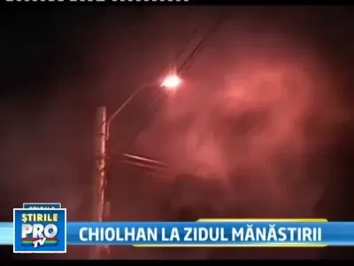 Sfanta Maria, sarbatorita cu mici si bere la Manastirea Curtea de Arges