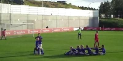 Bucurosi ca au inscris un gol, islandezii au mers cu barca pe uscat. Video