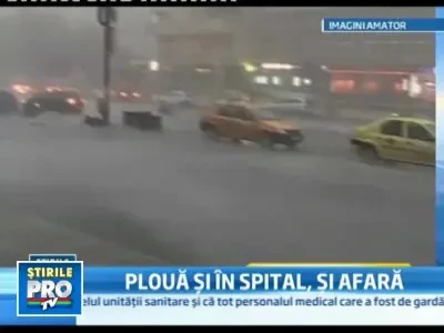 Romania nimanui! In spital, la Iasi, medicii au facut garda sub umbrela!