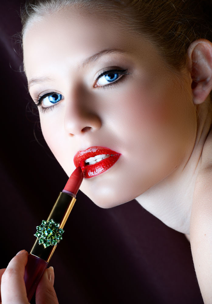 De la dorinţa de a fi frumoase la dismorfie nu e decât un pas. Capcanele în care pică tinerele