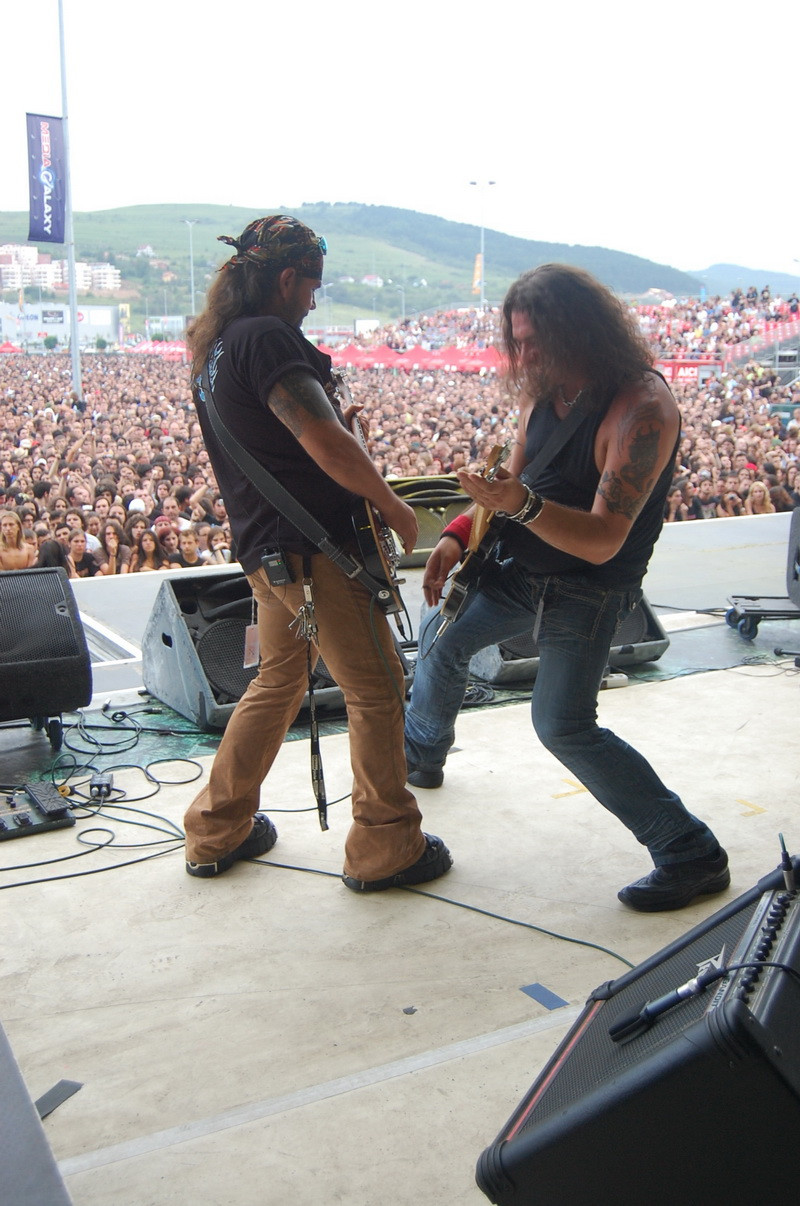 Cargo a cantat in fata a peste 40.000 de oameni