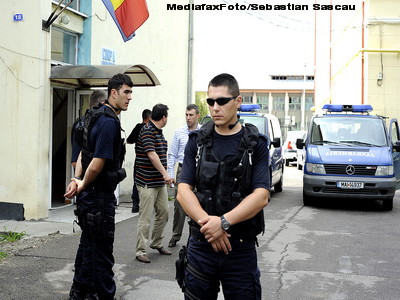 Ofițerii DGA au făcut lecții anticorupție cu funcționarii de la primăria Galațiului