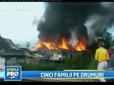 Cinci case din lemn din Baia Mare, distruse de un incendiu devastator