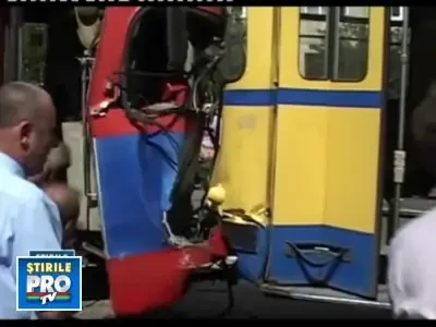 Doua tramvaie s-au ciocnit la Arad. Trei persoane au fost ranite