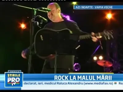 Obositi, infrigurati.. nu conteaza: la Vama Veche toata lumea se distreaza