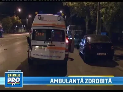 Au izbit in plin o ambulanta si-au fugit de la locul accidentului