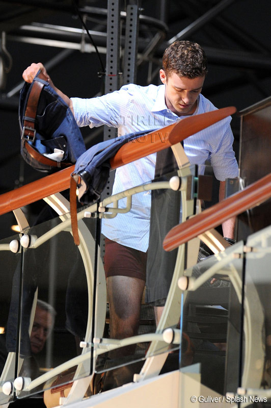 Justin Timberlake, in chiloti in mijlocul aeroportului din Los Angeles