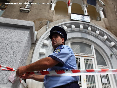 Jaf la 2 showroom-uri auto din Baia Mare. Hotii au furat 5.000 de lei