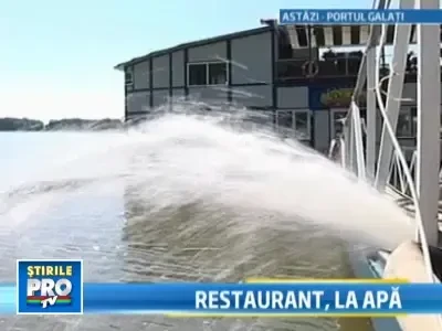 Alerta in portul Galati: un ponton-restaurant, in pericol sa se scufunde
