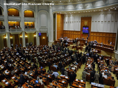 Legea ajutoarelor sociale, amanata din nou de Senat