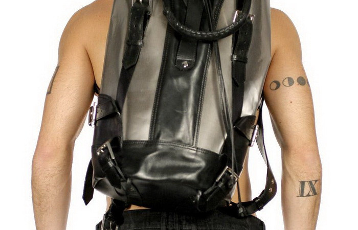 SOCANT! Un japonez si-a tinut mama in rucsac timp de 9 ani!