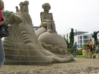 Vezi mai multe imagini cu sculptura in nisip ce a luat premiul I in Elvetia