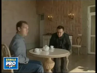 Bono de la U2 a luat ceaiul cu presedintele Rusiei, Dmitri Medvedev