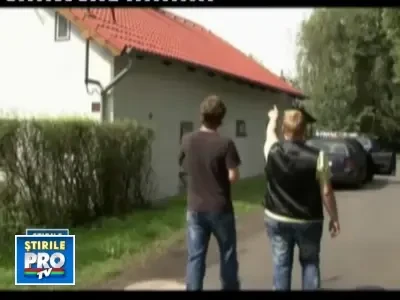 Omul Paianjen, blocat pe hornul unei case. A fost salvat de...pompieri