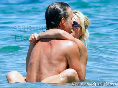 Sex in vazul lumii! Britney Spears se iubeste in valurile marii