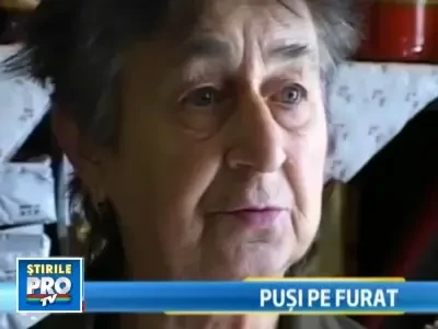 Batrana, pradata de hoti. I-au luat 4.500 de euro si cativa dinti din aur