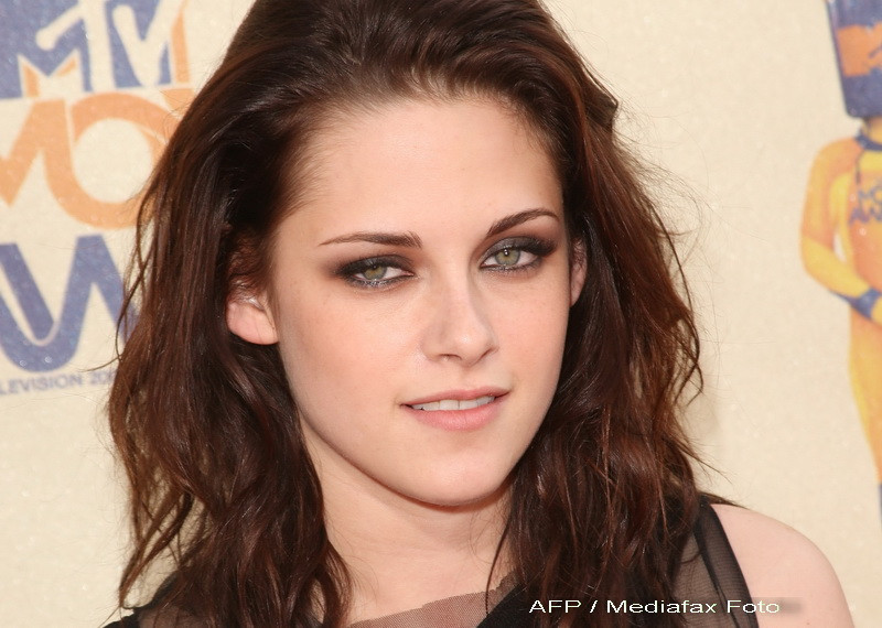 Kristen Stewart, de la timida Bella din Twilight, la scene fierbinti de sex