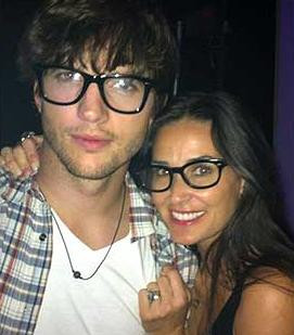 Cu ochelari de tocilari, Demi Moore si Ashton Kutcher vor sa para destepti