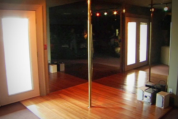 Bara de striptease nu e pentru oricine! Uite cum o rupe domnita